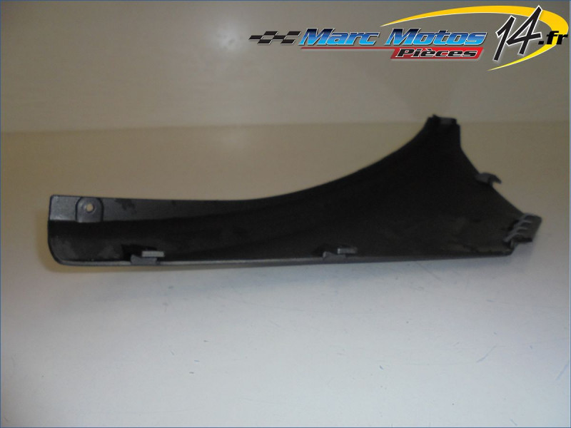 CACHE LATERAL INTERMEDIAIRE GAUCHE APRILIA 125 ATLANTIC 2004