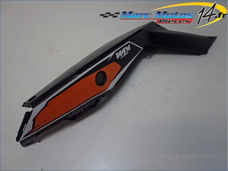 CACHE LATERAL GAUCHE KTM 125 DUKE 2013