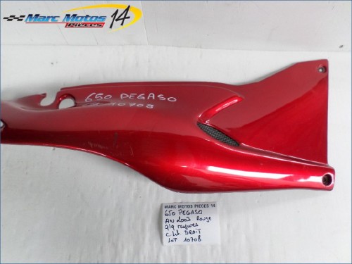 CACHE LATERAL DROIT APRILIA 650 PEGASO 2003