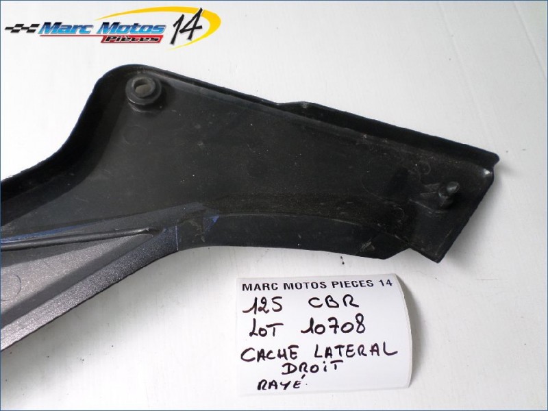 CACHE LATERAL DROIT HONDA 125 CBR 