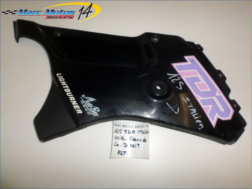 FLANC DE CARENAGE DROIT YAMAHA 125 TDR 