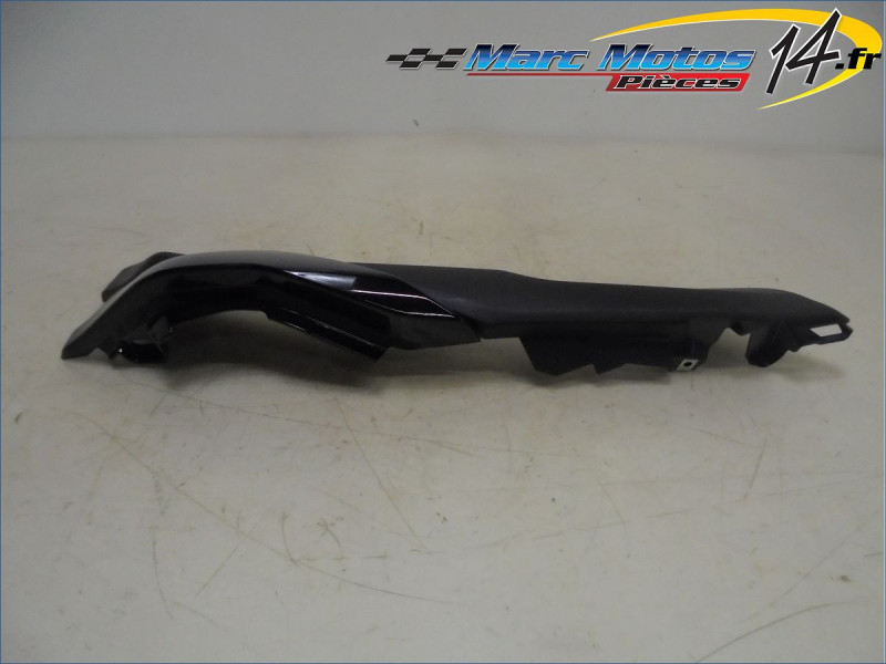 CACHE LATERAL DROIT YAMAHA MT10 SP 2023