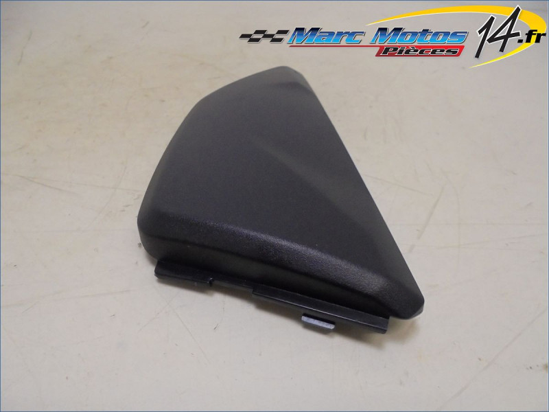 CACHE LATERAL INTERMEDIAIRE GAUCHE YAMAHA MT10 SP 2023