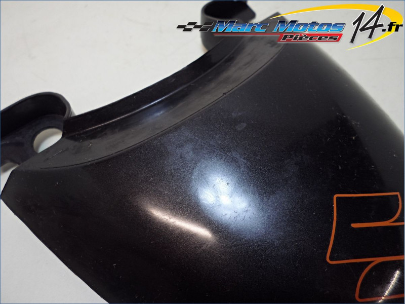 JONCTION ARRIERE DE CACHES LATERAUX SUZUKI 650 SV N 2000