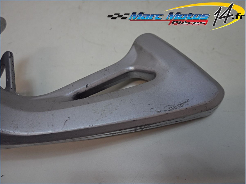 PLATINE ARRIERE DROITE SUZUKI 650 SV N 2000