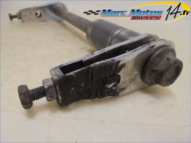 AXE DE ROUE ARRIERE HONDA 125 CMT 1981