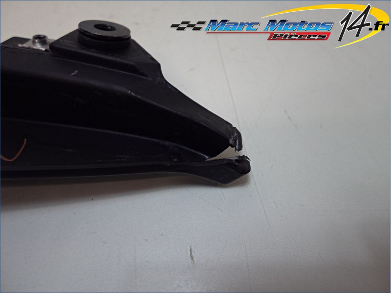 CACHE LATERAL GAUCHE YAMAHA 300 YZF R3 2018