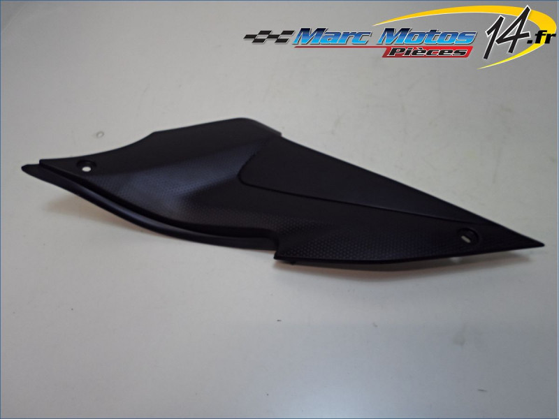 CACHE LATERAL INTERMEDIAIRE GAUCHE YAMAHA 300 YZF R3 2018