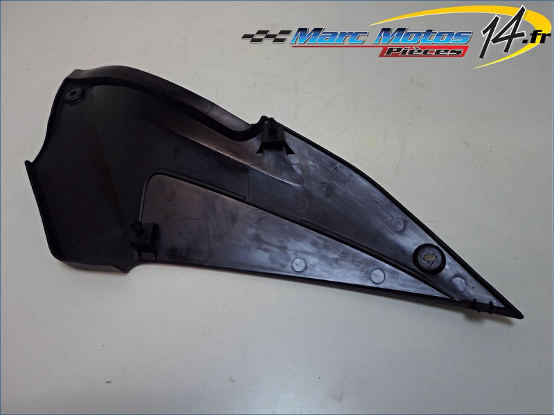 CACHE LATERAL INTERMEDIAIRE GAUCHE YAMAHA 300 YZF R3 2018