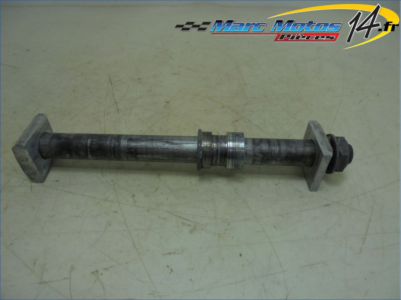 AXE DE ROUE ARRIERE SUZUKI 1000 TLS 2000