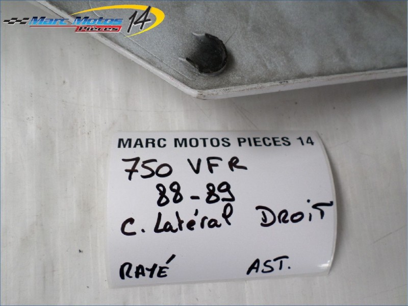 CACHE LATERAL DROIT HONDA 750 VFR 1988