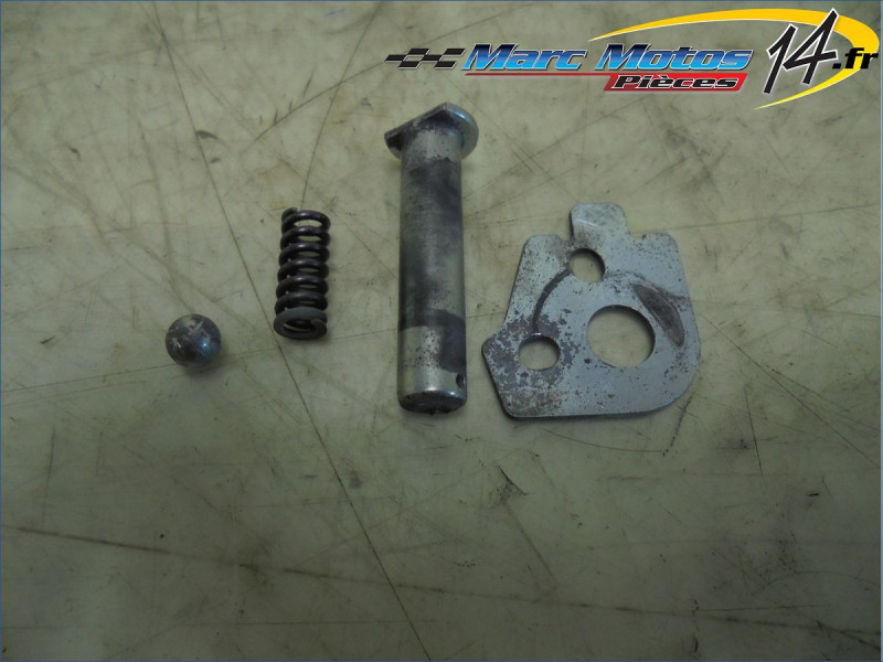 REPOSE-PIED ARRIERE GAUCHE HONDA CB650R 