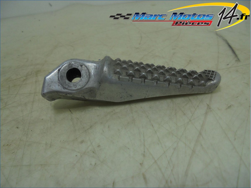 REPOSE-PIED ARRIERE GAUCHE HONDA CB650R 