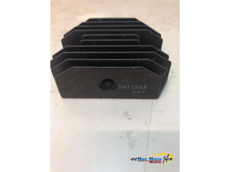 REGULATEUR YAMAHA FZ6 N 2005