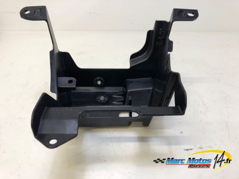 PLASTIQUES ET CAOUTCHOUCS DIVERS HONDA 750 HORNET 2023
