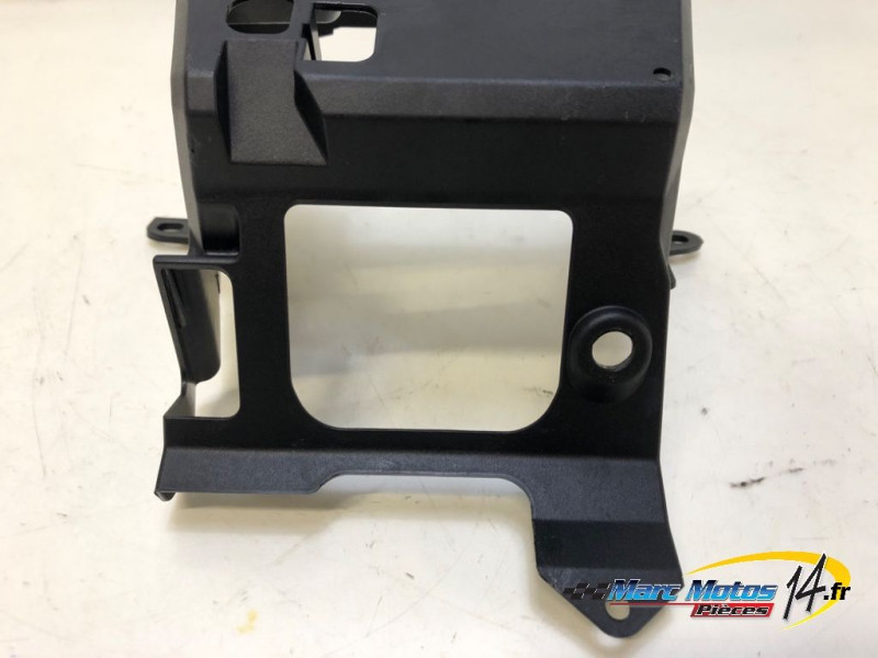 PLASTIQUES ET CAOUTCHOUCS DIVERS HONDA 750 HORNET 2023