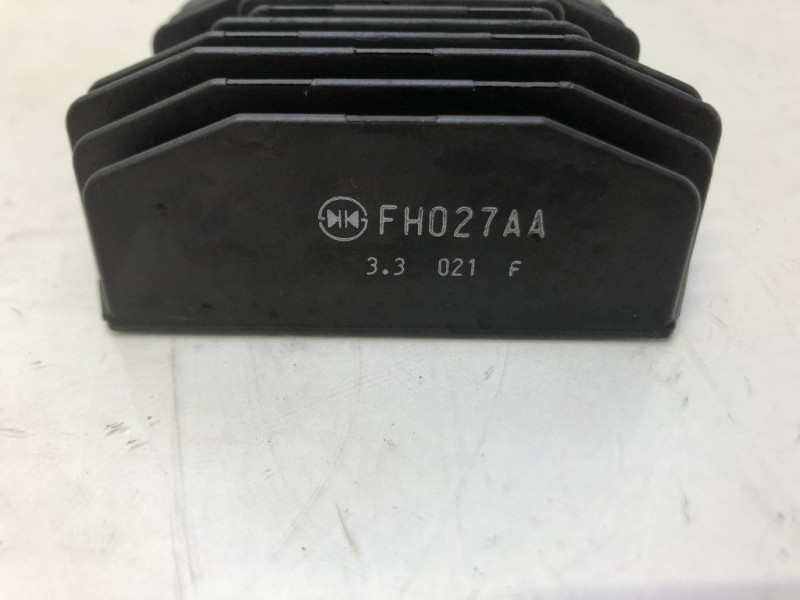 REGULATEUR HONDA 750 HORNET 2023