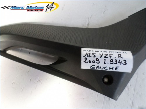 CACHE LATERAL INTERMEDIAIRE GAUCHE YAMAHA 125 YZF R 2009