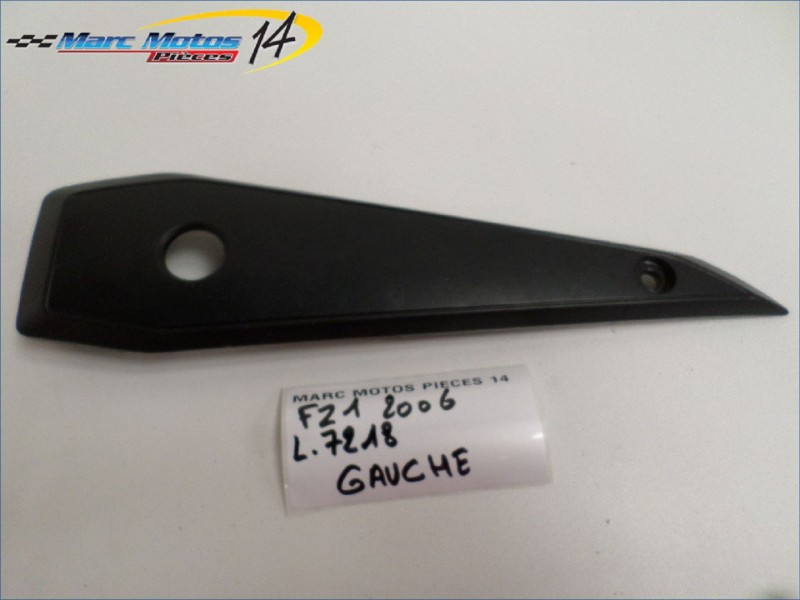 CACHE LATERAL INTERMEDIAIRE GAUCHE YAMAHA FZ1 2006