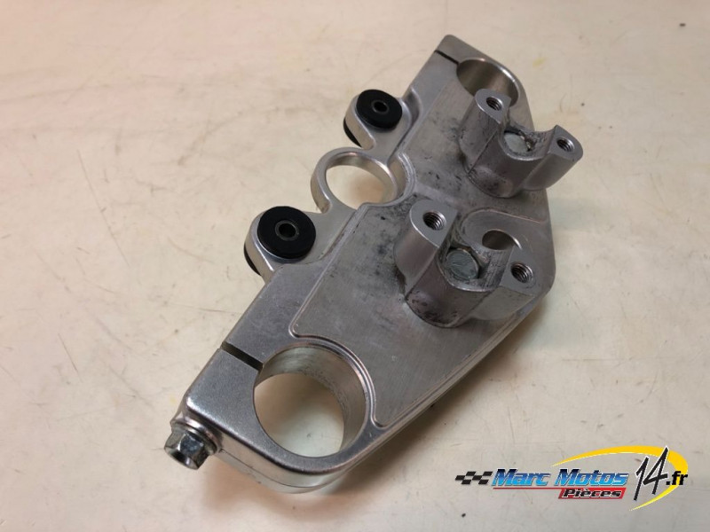 TE DE FOURCHE SUPERIEUR SUZUKI 125 MARAUDER 2001