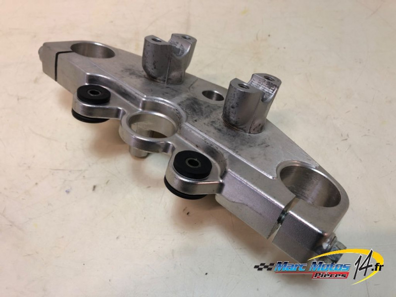 TE DE FOURCHE SUPERIEUR SUZUKI 125 MARAUDER 2001
