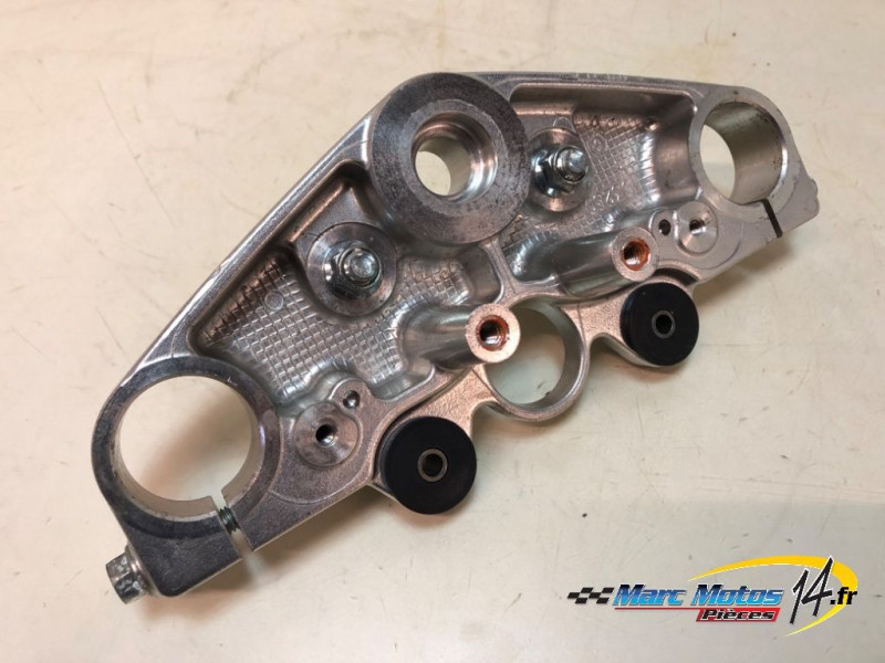TE DE FOURCHE SUPERIEUR SUZUKI 125 MARAUDER 2001