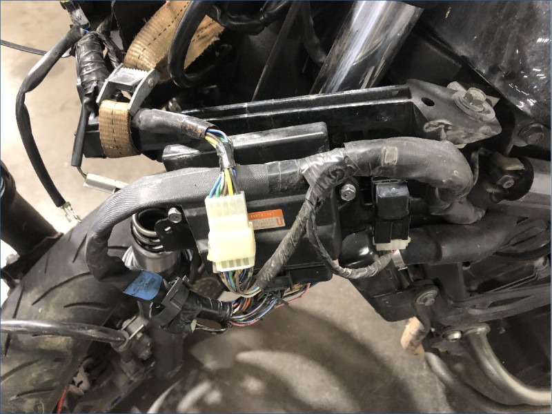 YAMAHA 900 TDM 