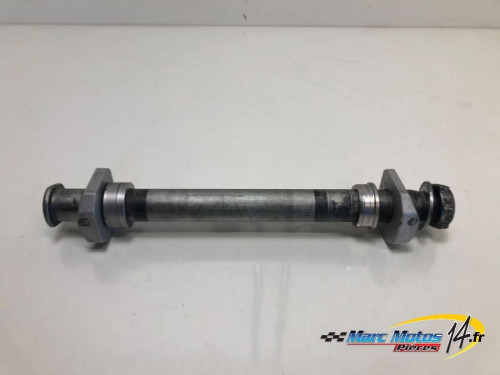 AXE DE ROUE ARRIERE SUZUKI 750 GSXR 2004