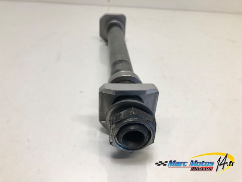 AXE DE ROUE ARRIERE SUZUKI 750 GSXR 2004