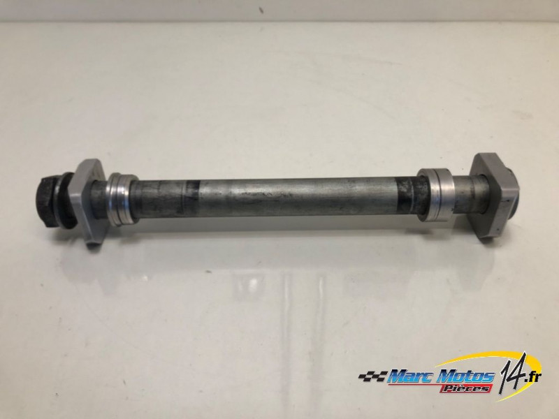 AXE DE ROUE ARRIERE SUZUKI 750 GSXR 2004