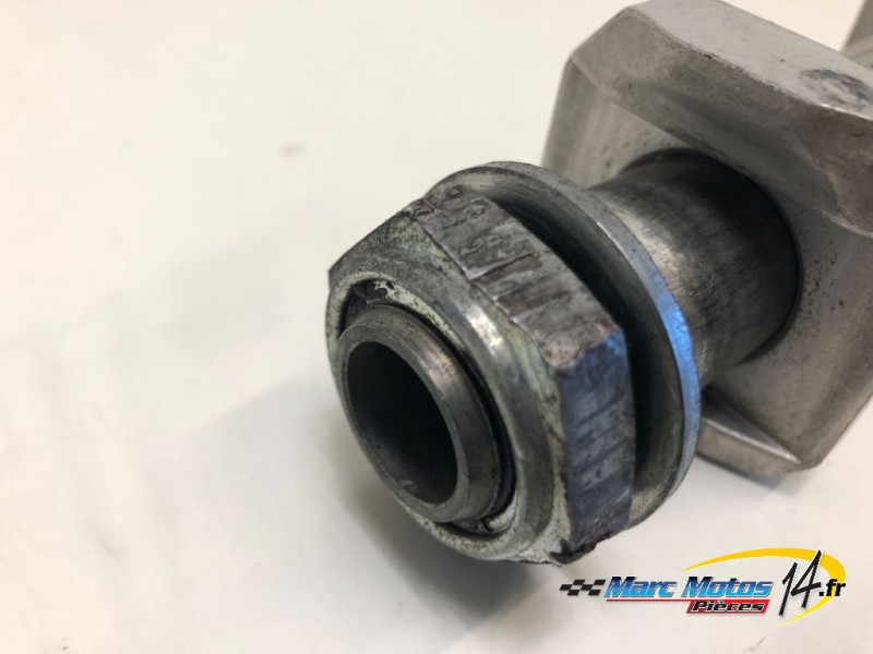 AXE DE ROUE ARRIERE SUZUKI 750 GSXR 2004
