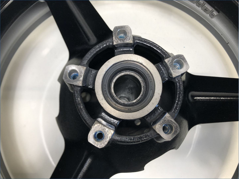 JANTE ARRIERE SUZUKI 750 GSXR 2004