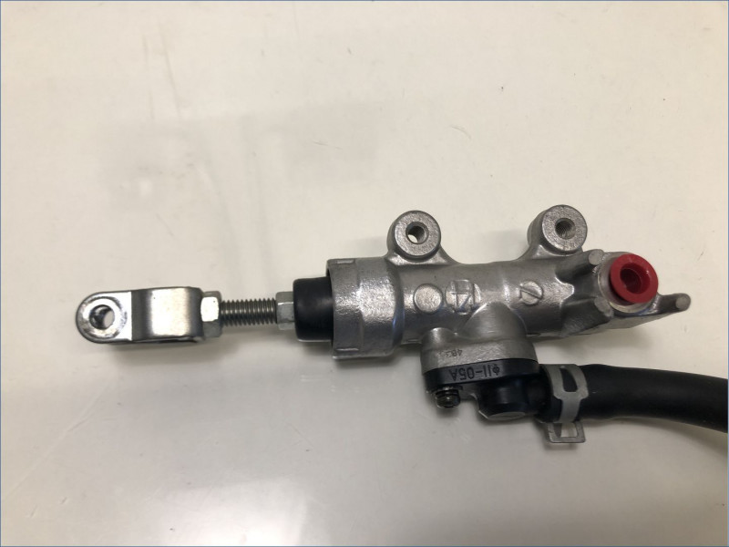 MAITRE CYLINDRE DE FREIN ARRIERE SUZUKI 750 GSXR 2004