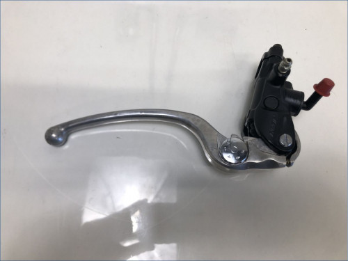 MAITRE CYLINDRE DE FREIN AVANT SUZUKI 750 GSXR 2004
