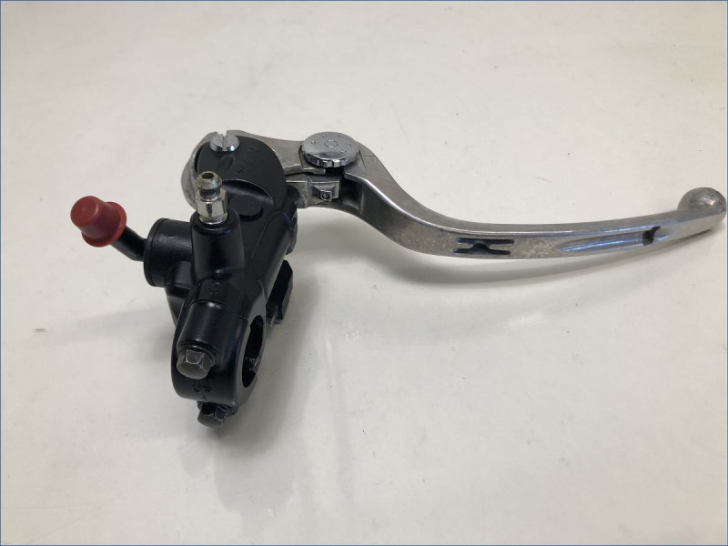 MAITRE CYLINDRE DE FREIN AVANT SUZUKI 750 GSXR 2004