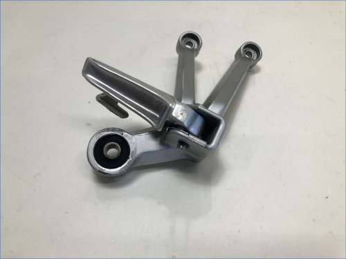 PLATINE ARRIERE DROITE SUZUKI 750 GSXR 2004