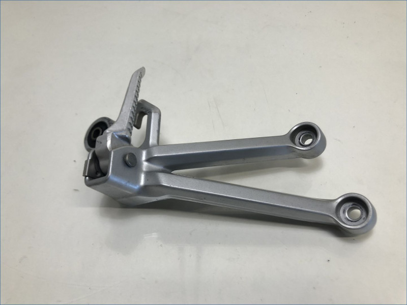 PLATINE ARRIERE DROITE SUZUKI 750 GSXR 2004