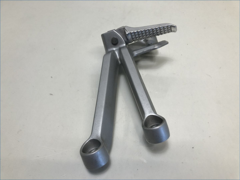 PLATINE ARRIERE DROITE SUZUKI 750 GSXR 2004