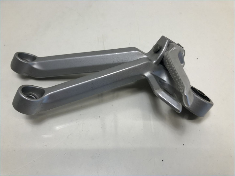 PLATINE ARRIERE DROITE SUZUKI 750 GSXR 2004
