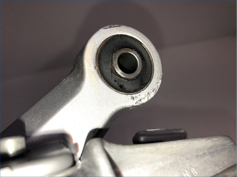 PLATINE ARRIERE DROITE SUZUKI 750 GSXR 2004