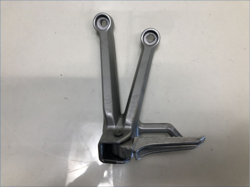 PLATINE ARRIERE GAUCHE SUZUKI 750 GSXR 2004