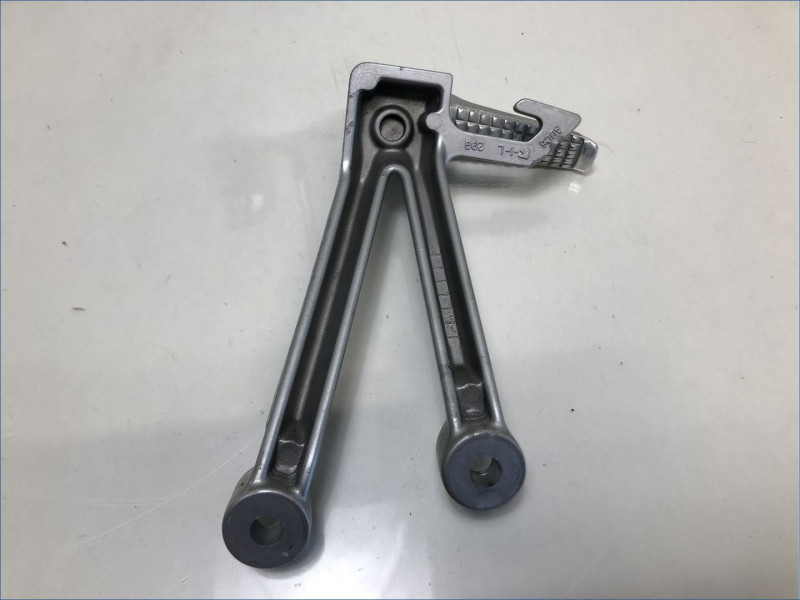 PLATINE ARRIERE GAUCHE SUZUKI 750 GSXR 2004