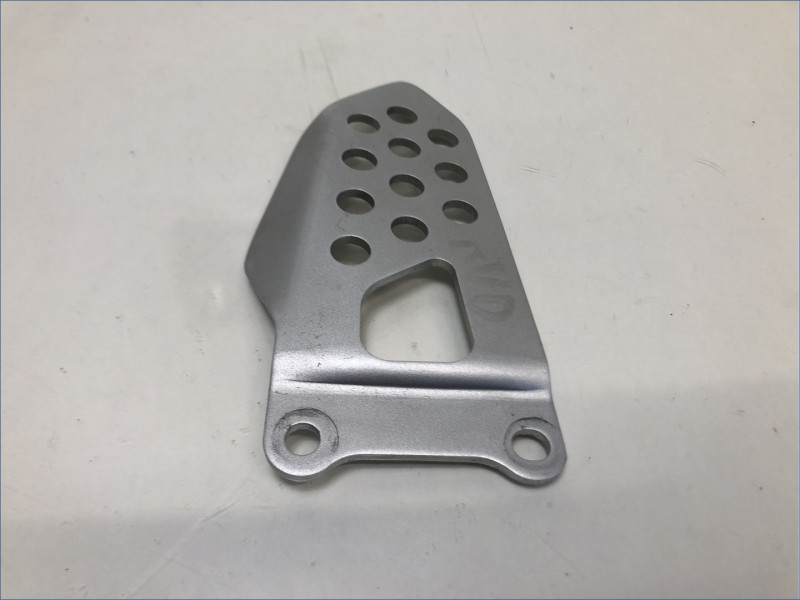 PLATINE AVANT DROITE SUZUKI 750 GSXR 2004