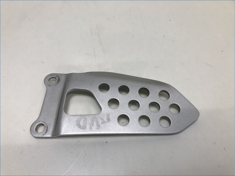 PLATINE AVANT DROITE SUZUKI 750 GSXR 2004