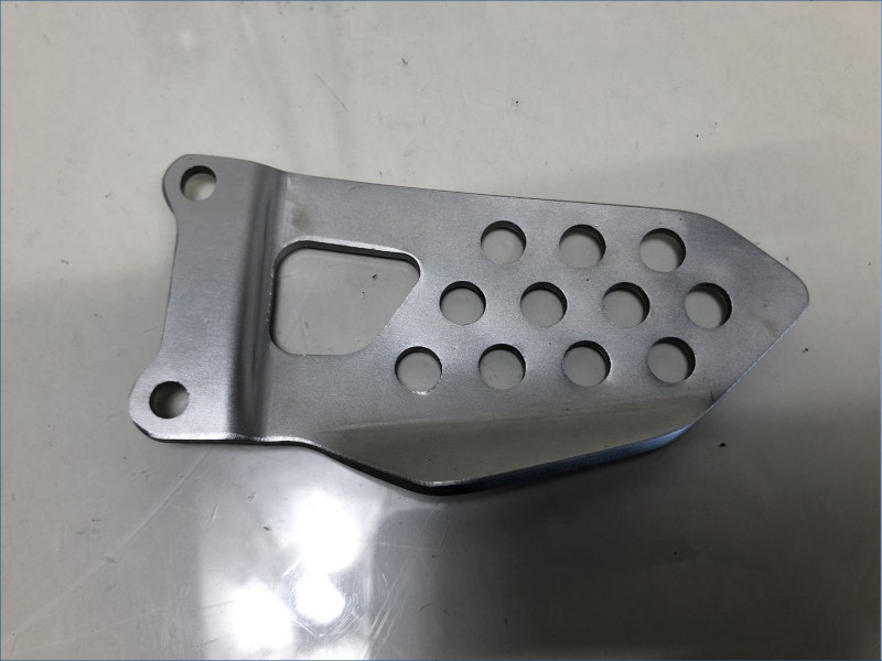 PLATINE AVANT DROITE SUZUKI 750 GSXR 2004