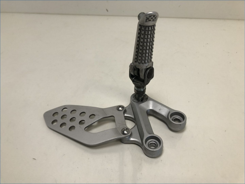 PLATINE AVANT GAUCHE SUZUKI 750 GSXR 2004