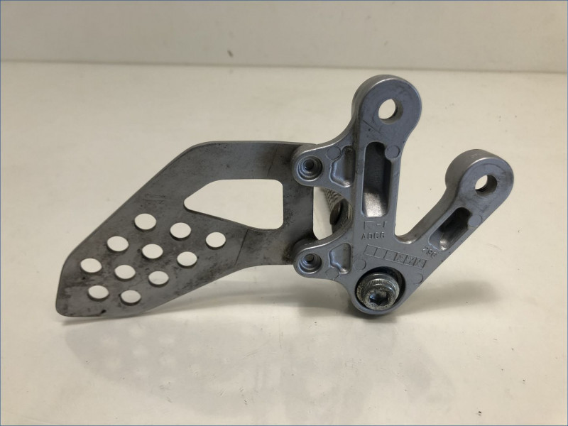 PLATINE AVANT GAUCHE SUZUKI 750 GSXR 2004