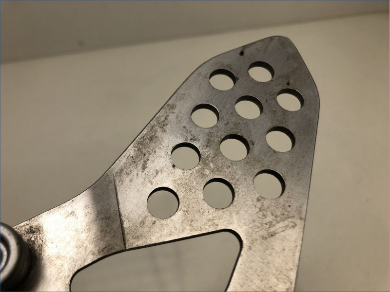 PLATINE AVANT GAUCHE SUZUKI 750 GSXR 2004