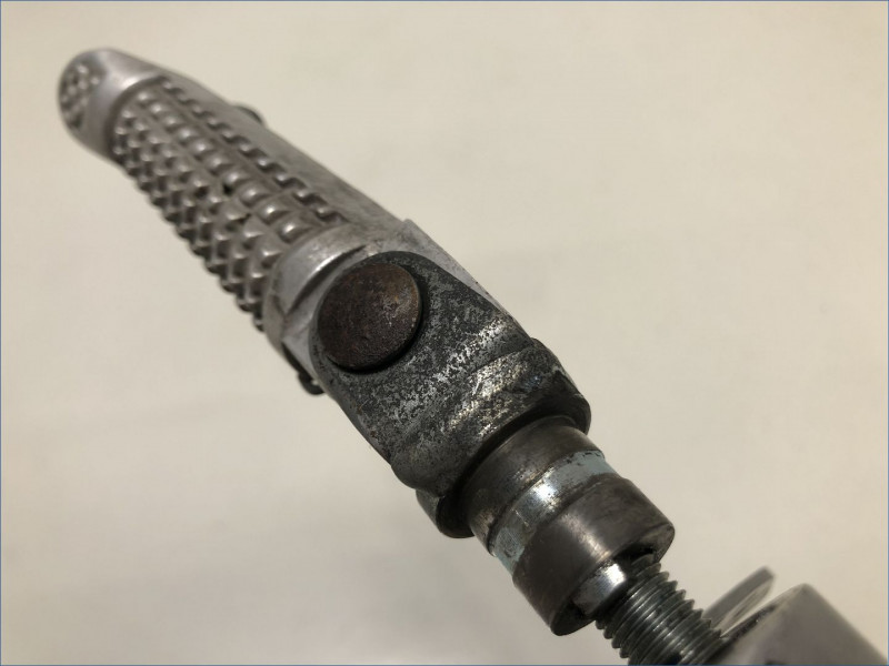 PLATINE AVANT GAUCHE SUZUKI 750 GSXR 2004