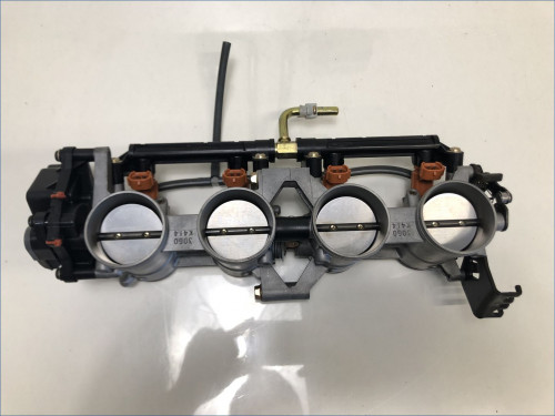 RAMPE D&#039;INJECTION SUZUKI 750 GSXR 2004